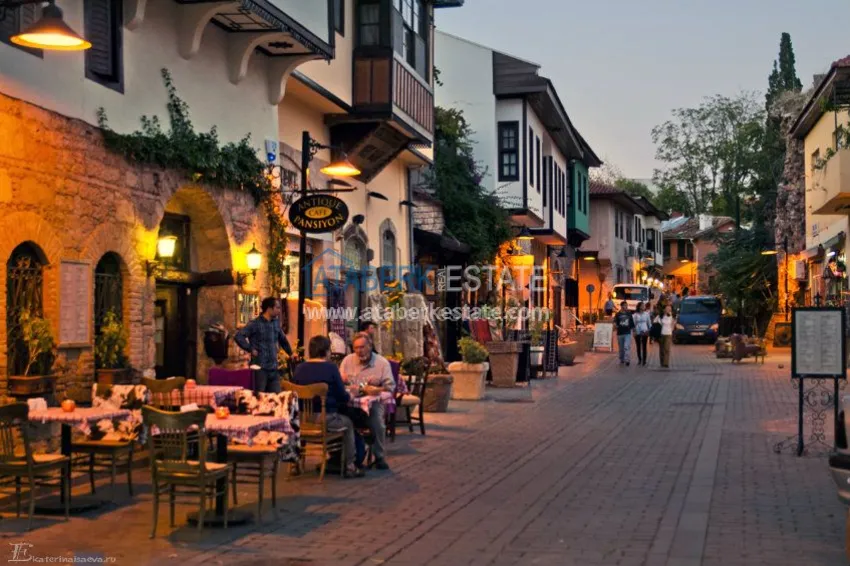 Land with a hotel or complex project in the historic center of Antalya 7
