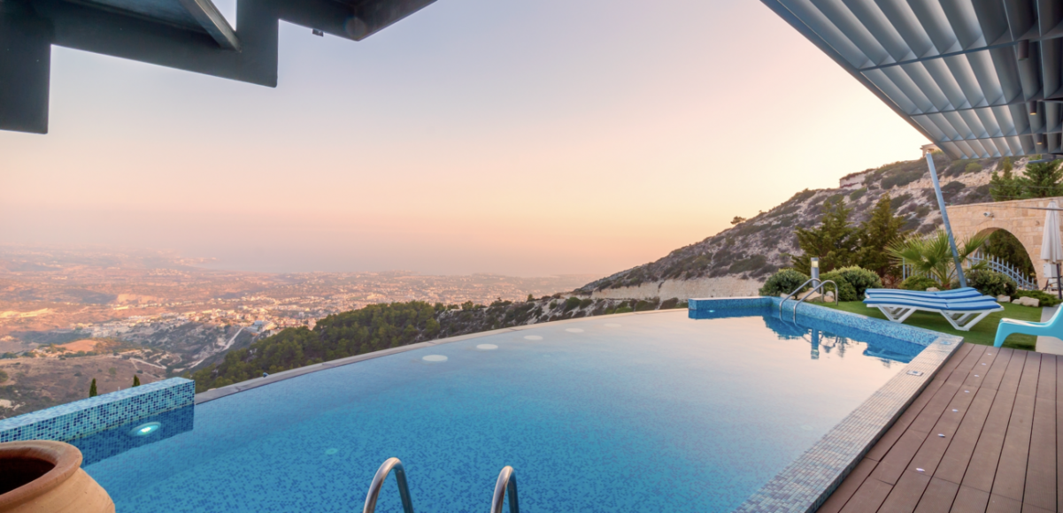 Complexes with pools